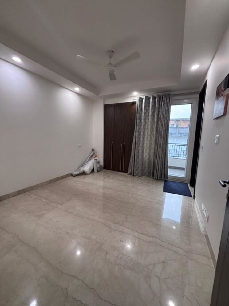 Room, green park extension 4 Bedroom 4000 Sq.Ft. Apartment In Green Park Extension Delhi 9722372