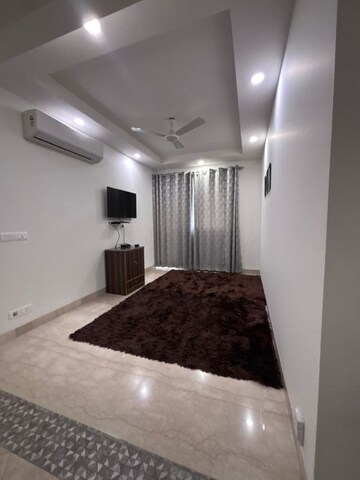 Bedroom in 4 BHK Apartment at Green Park Extension – for Rent
