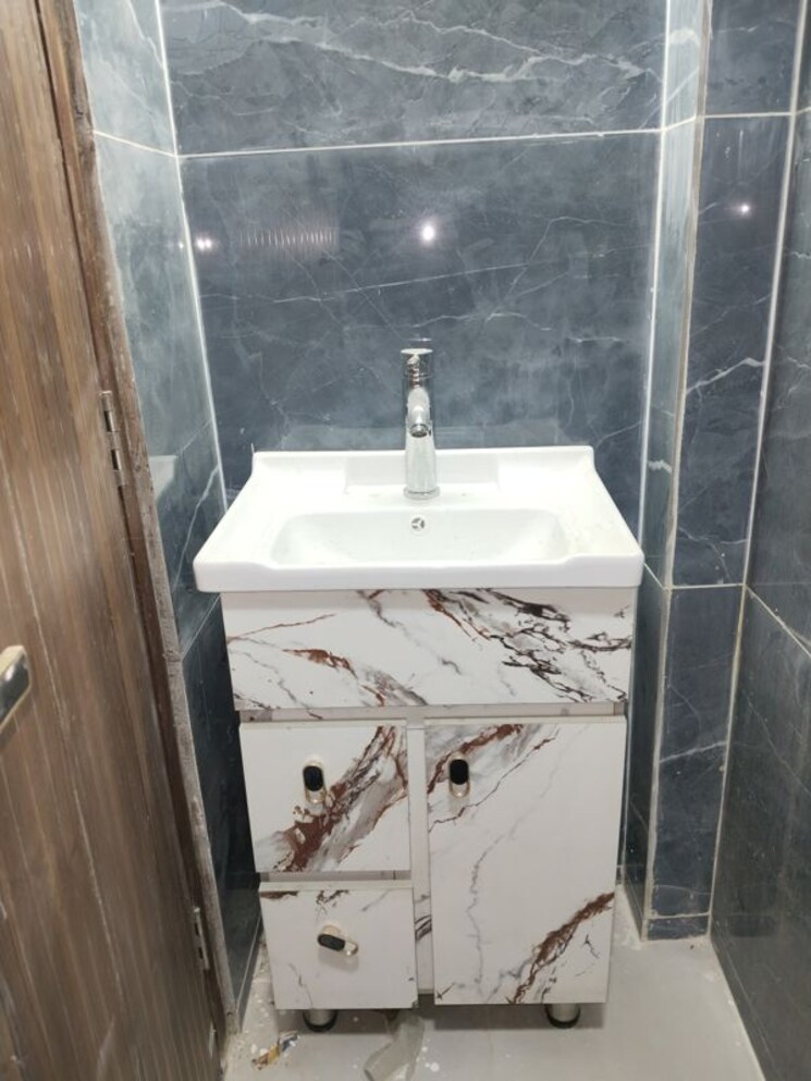 Bathroom, khirki extension 2 Bedroom 875 Sq.Ft. Apartment In Khirki Extension Delhi 9722376