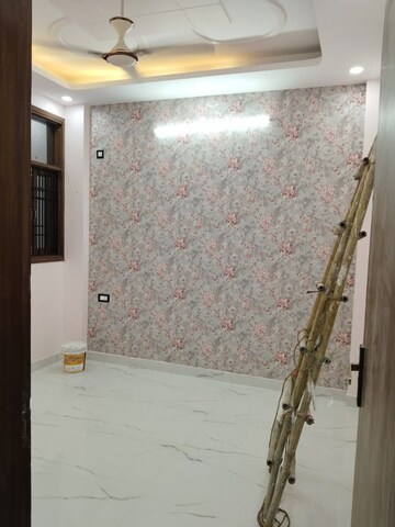 Room in 2 BHK Apartment at Khirki Extension – for Rent