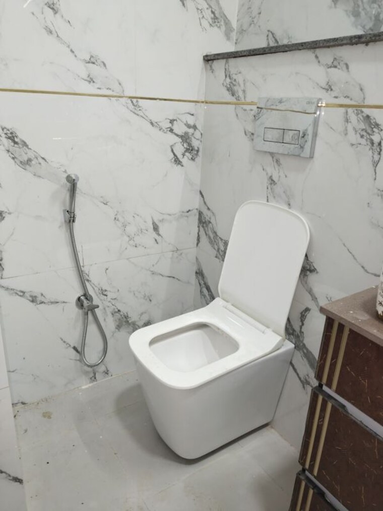 Bathroom, khirki extension 2 Bedroom 875 Sq.Ft. Apartment In Khirki Extension Delhi 9722376