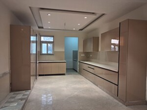 Room in 4 BHK Builder Floor at Sector 21a – for Rent