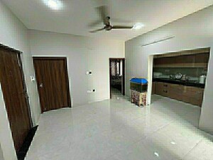 Room in 2.5 BHK Builder Floor at Sector 29 – for Rent