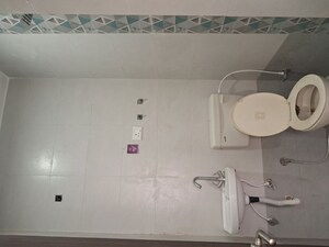 Bathroom in 2.5 BHK Builder Floor at Sector 28 – for Rent
