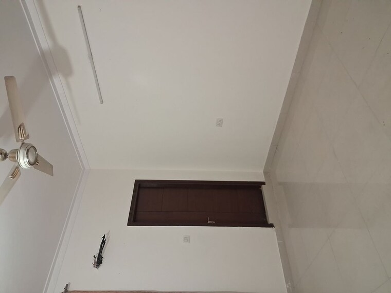 Room, sector 28 2.5 Bedroom 1450 Sq.Ft. Builder Floor In Sector 28 Faridabad 9479650