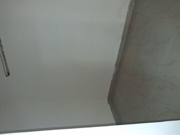 Room in 2.5 BHK Builder Floor at Sector 28 – for Rent