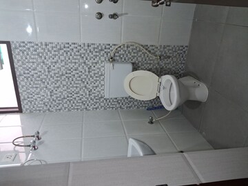Bathroom in 2.5 BHK Builder Floor at Sector 28 – for Rent