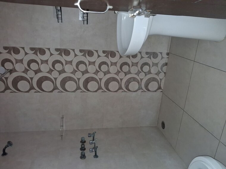 Attached Bathroom, sector 28 2.5 Bedroom 1450 Sq.Ft. Builder Floor In Sector 28 Faridabad 9479650