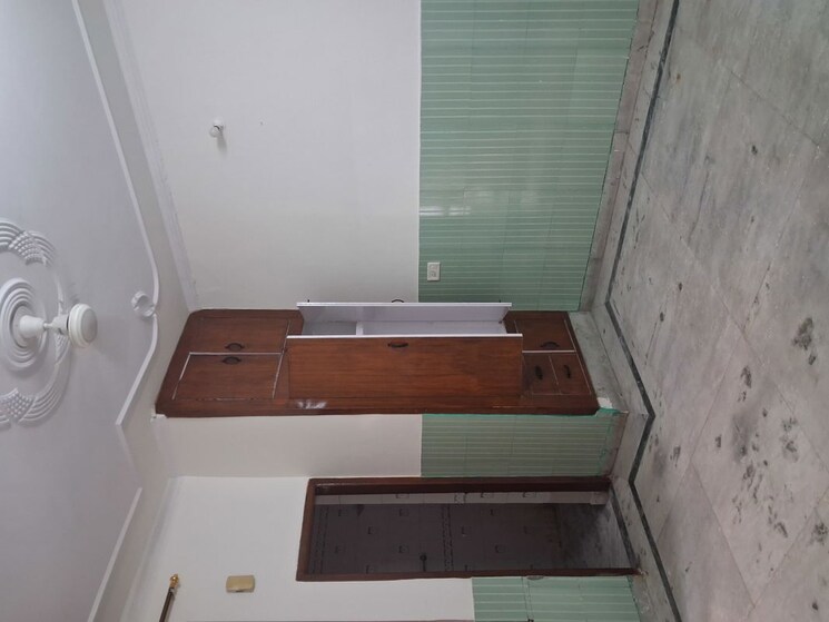 Room, sector 19 3.5 Bedroom 2250 Sq.Ft. Independent House In Sector 19 Faridabad 9382253