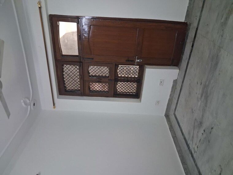 Room, sector 19 3.5 Bedroom 2250 Sq.Ft. Independent House In Sector 19 Faridabad 9382253