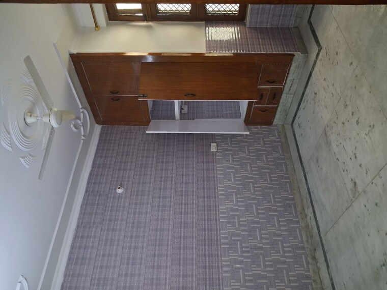 Room, sector 19 3.5 Bedroom 2250 Sq.Ft. Independent House In Sector 19 Faridabad 9382253