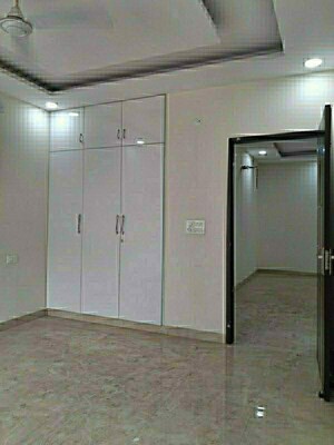 Room in 4 BHK Builder Floor at Sector 30 – for Rent