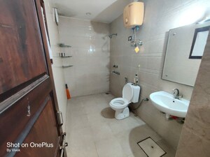 Bathroom in 1.5 BHK Builder Floor at Sector 28 – for Rent