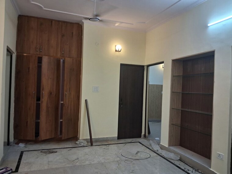 Room, sector 19 3 Bedroom 2250 Sq.Ft. Independent House In Sector 19 Faridabad 9128196