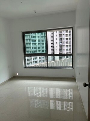 Room in 2 BHK Apartment at Kalpataru Immensa, Kolshet Road – for Sale