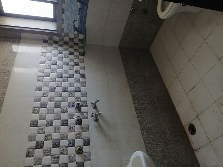 Attached Bathroom, sector 13 1 RK 350 Sq.Yd. Builder Floor In Sector 13 Hisar 9722545