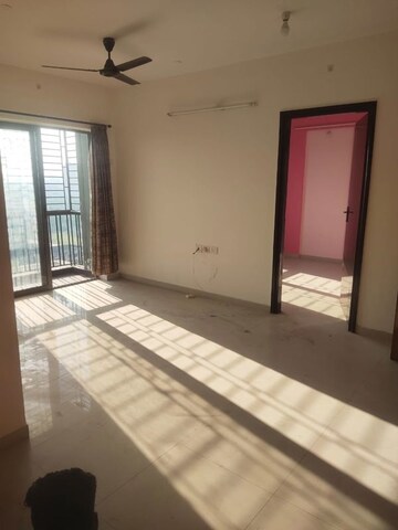 Room in 3 BHK Apartment at Kundan Plaza, Chinar Park – for Sale
