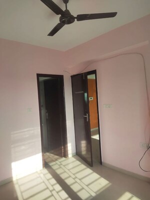 Room in 3 BHK Apartment at Kundan Plaza, Chinar Park – for Sale