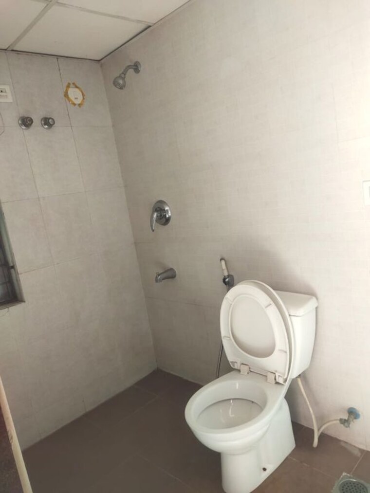 Bathroom, kundan-plaza 3 Bedroom 1320 Sq.Ft. Apartment In Chinar Park Kolkata 9722571
