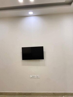 Furnished Amenities in 2 BHK Apartment at Saket – for Rent