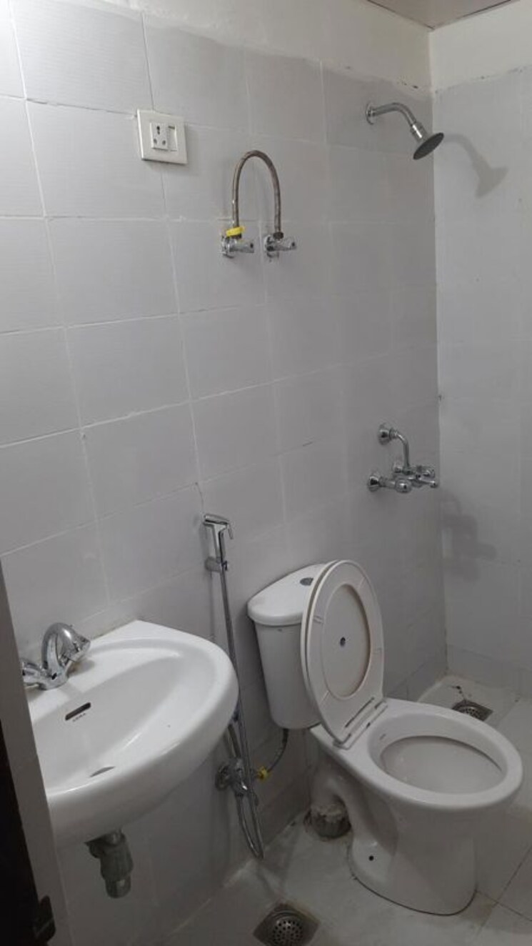 Bathroom, puri-vip-floors 3 Bedroom 1000 Sq.Ft. Apartment In Sector 81 Faridabad 9722690
