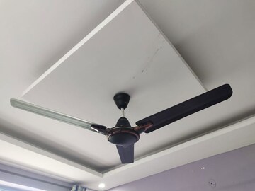 Furnished Amenities in 3 BHK Builder Floor at Srishti Greenfield Homes, Green Fields Colony – for Rent