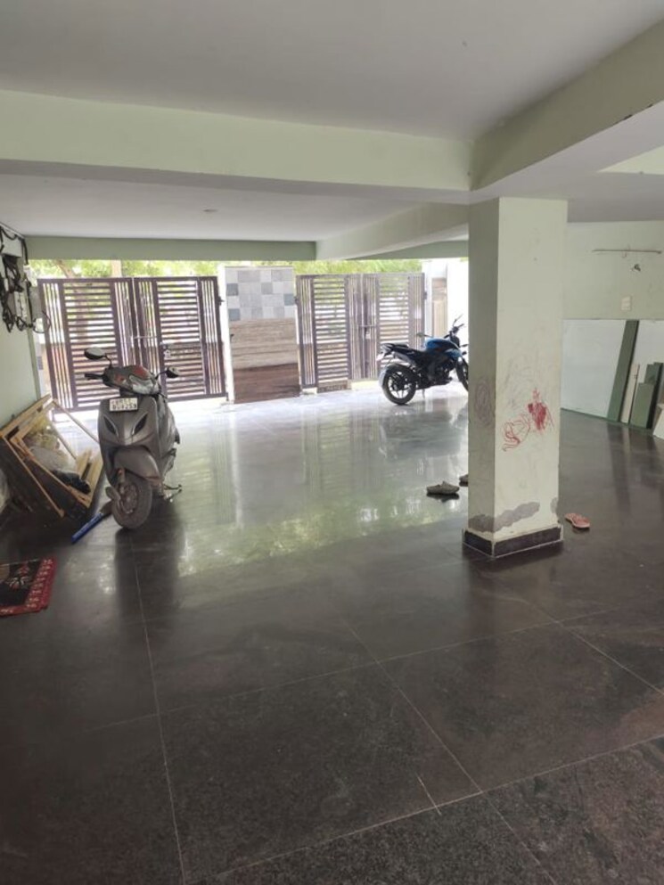  Parking, srishti-greenfield-homes 3 Bedroom 203 Sq.Yd. Builder Floor In Green Fields Colony Faridabad 9722700