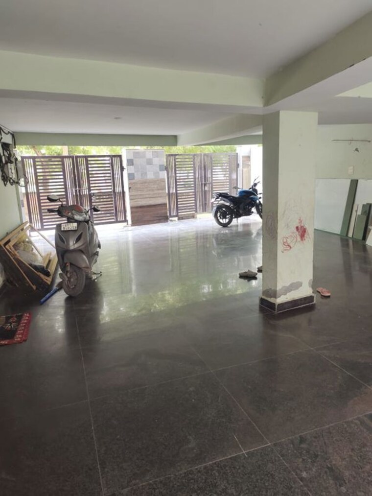  Parking, srishti-greenfield-homes 3 Bedroom 203 Sq.Yd. Builder Floor In Green Fields Colony Faridabad 9722700