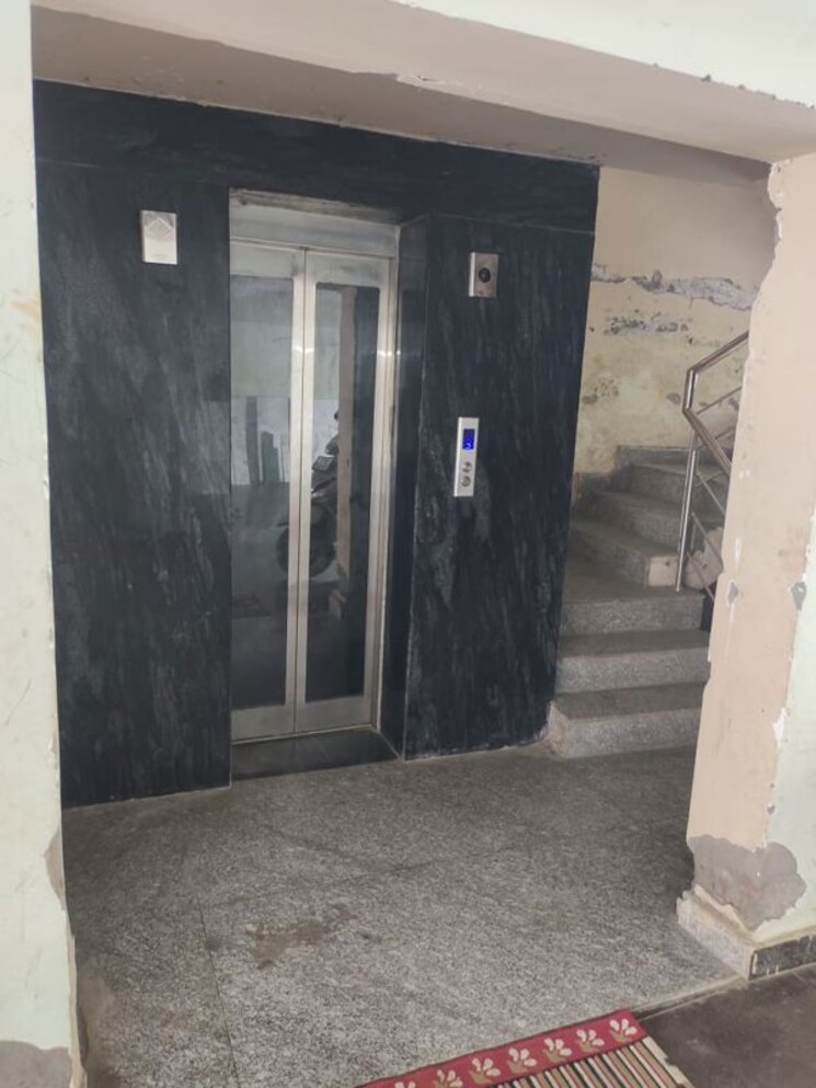 Room, srishti-greenfield-homes 3 Bedroom 203 Sq.Yd. Builder Floor In Green Fields Colony Faridabad 9722700