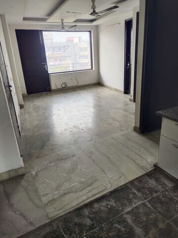 Room in 3 BHK Builder Floor at Srishti Greenfield Homes, Green Fields Colony – for Rent