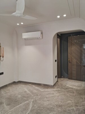 Building Lobby in 6+ BHK Independent House at Green Park – for Rent