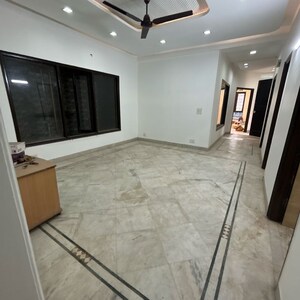 Room in 4 BHK Builder Floor at South Extension ii – for Rent