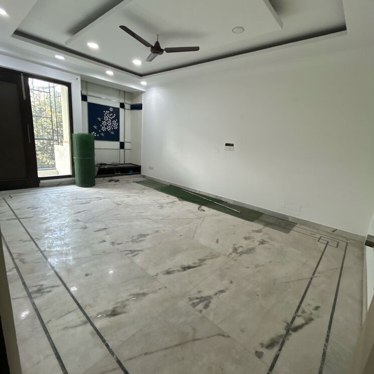 Room, south extension ii 4 Bedroom 4500 Sq.Ft. Builder Floor In South Extension ii Delhi 9706077