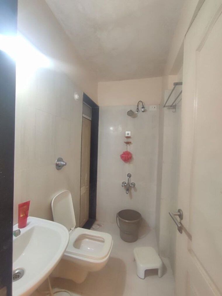 Bathroom, puranik-aarambh 1 Bedroom 403 Sq.Ft. Apartment In Ghodbunder Road Thane 9722744