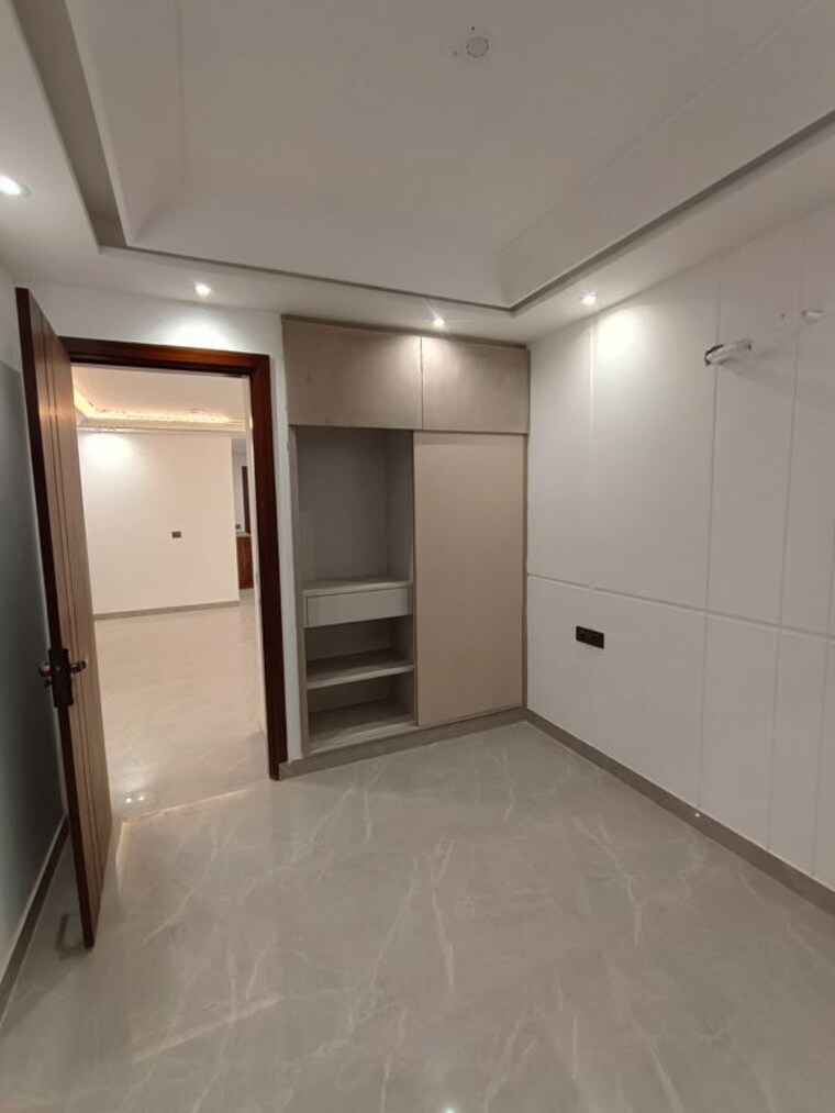Room, igi airport area 3 Bedroom 1000 Sq.Ft. Builder Floor In Igi Airport Area Delhi 9722767