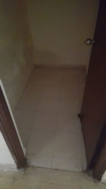 Furnished Amenities in 3 BHK Apartment at Express Zenith, Sector 77 – for Rent