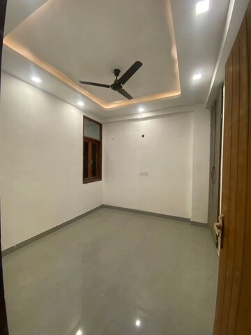 Room in 2 BHK Apartment at Chattarpur – for Rent
