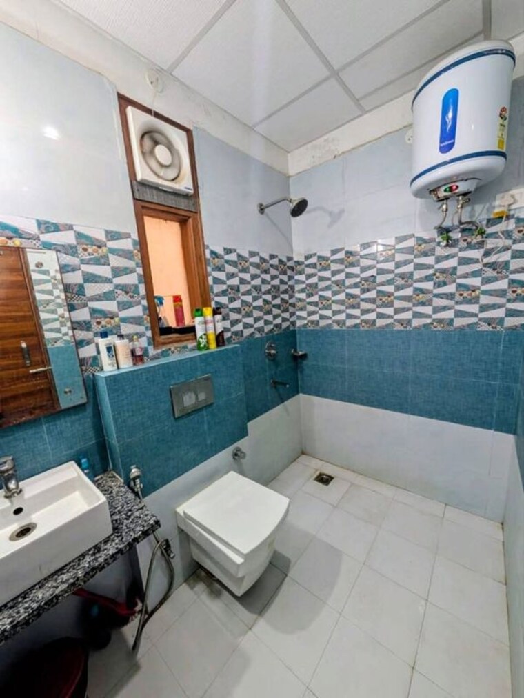 Bathroom, saket 3 Bedroom 1500 Sq.Ft. Apartment In Saket Delhi 9722826