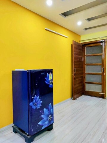 Room in 3 BHK Apartment at Saket – for Rent