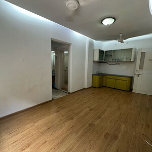 Room in 1 BHK Apartment at Jupiter Apartments Lokhandwala Complex, Lokhandwala Complex – for Rent