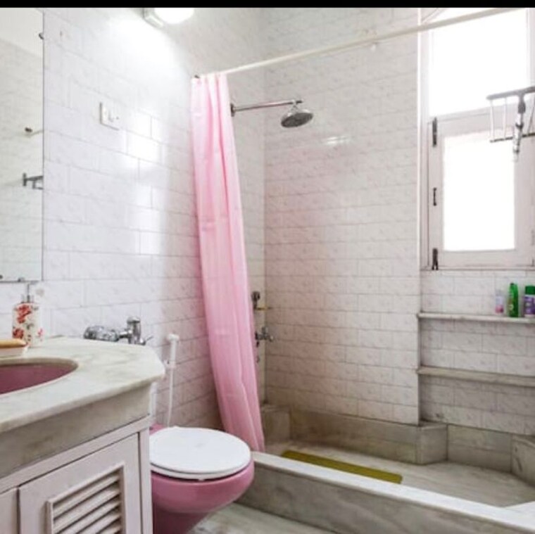 Bathroom, defence colony 3 Bedroom 1800 Sq.Ft. Independent House In Defence Colony Delhi 9722848