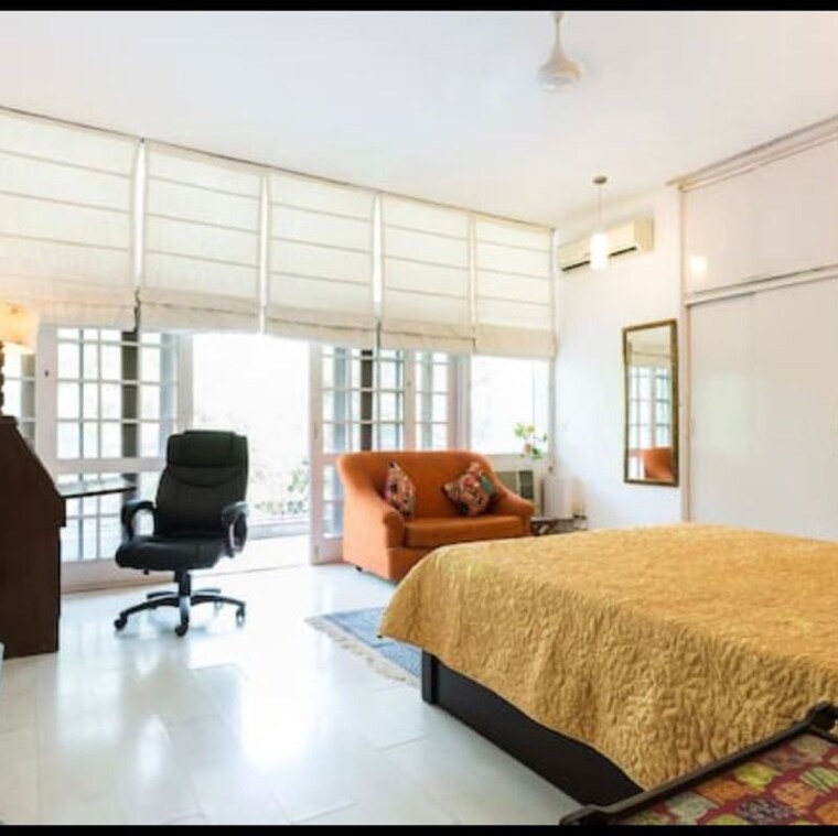 Living Room, defence colony 3 Bedroom 1800 Sq.Ft. Independent House In Defence Colony Delhi 9722848