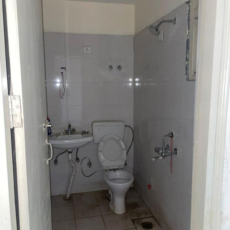 Bathroom, vashisht-heights 3 Bedroom 850 Sq.Ft. Apartment In Bharat Colony Faridabad 9722858
