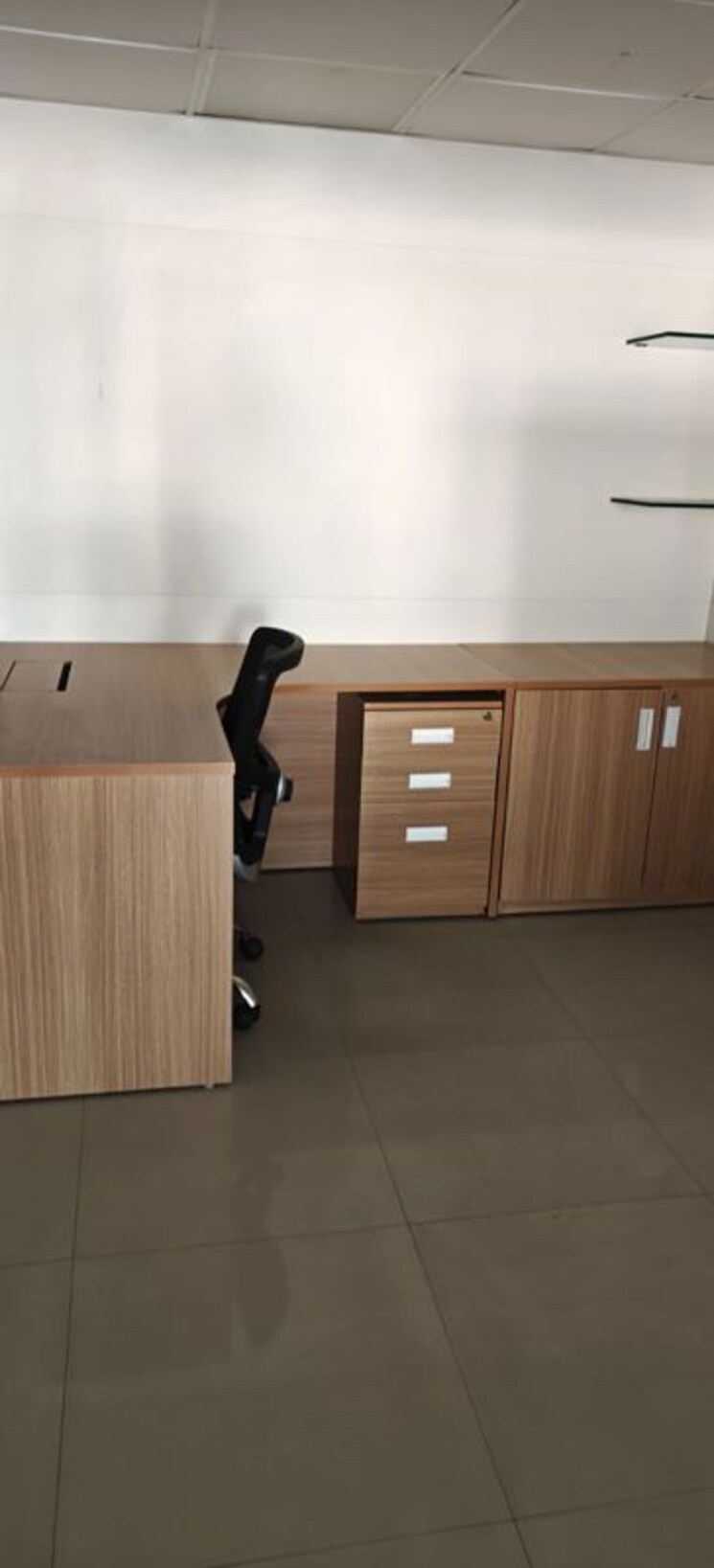 Room, jmd-regent-square Commercial Office Space 2000 Sq.Ft. In Sector 25 Gurgaon 9722888