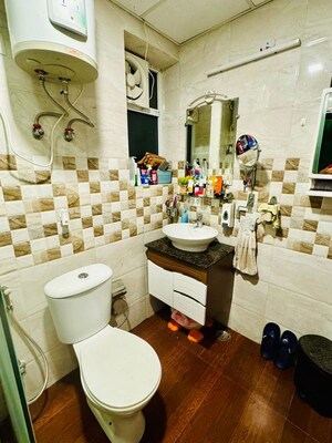 Master Bedroom in 2 BHK Apartment at Gaur City 2 - 14th Avenue, Sector 16c Greater Noida – for Rent