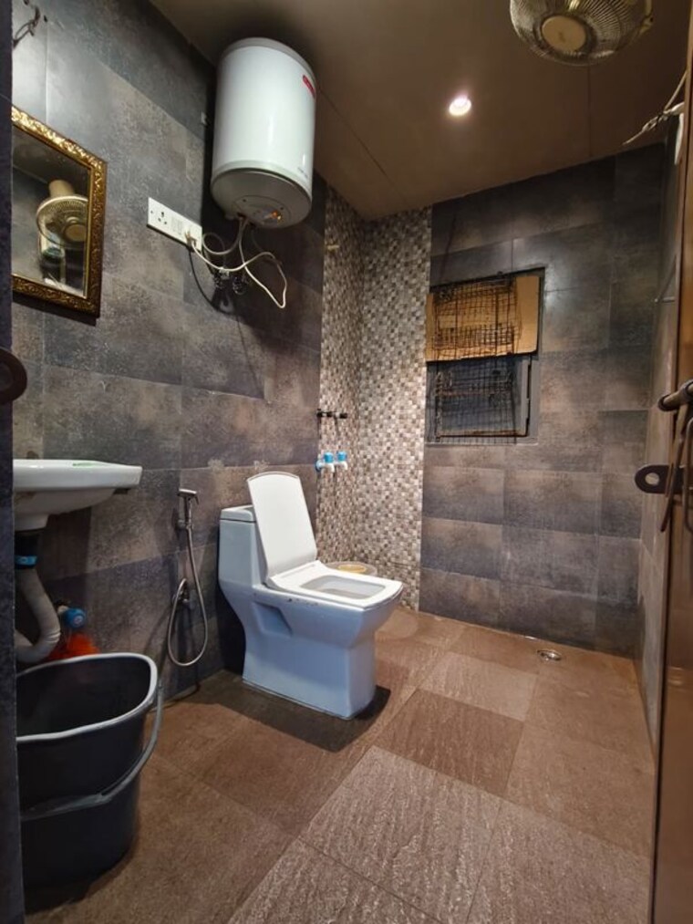 Bathroom, malviya nagar 2 Bedroom 1000 Sq.Ft. Builder Floor In Malviya Nagar Delhi 9722909