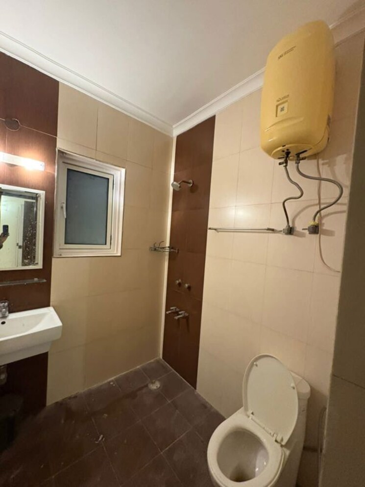 Bathroom, shivalik colony 2 Bedroom 1200 Sq.Ft. Builder Floor In Shivalik Colony Delhi 9722912