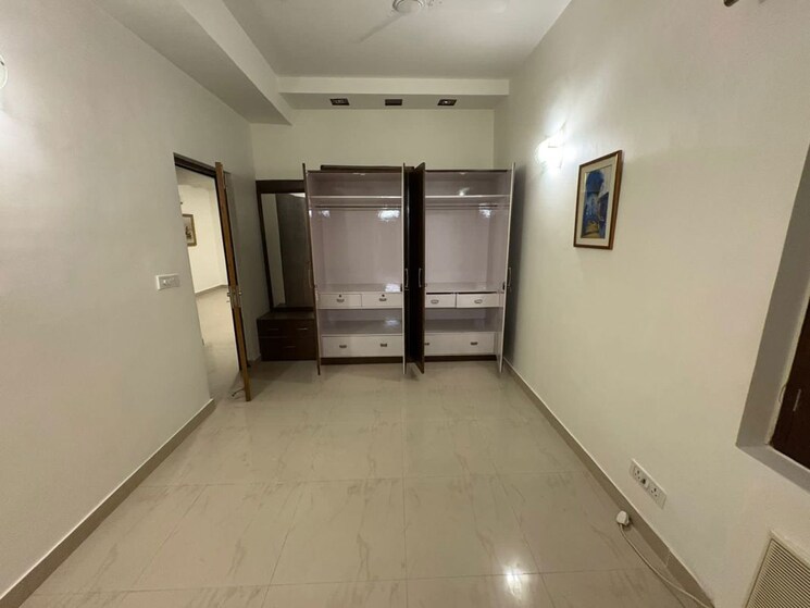 Room, shivalik colony 2 Bedroom 1200 Sq.Ft. Builder Floor In Shivalik Colony Delhi 9722912