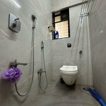 Bathroom in 1 BHK Apartment at Lokhandwala Breeze Apartments, Lokhandwala Complex – for Rent