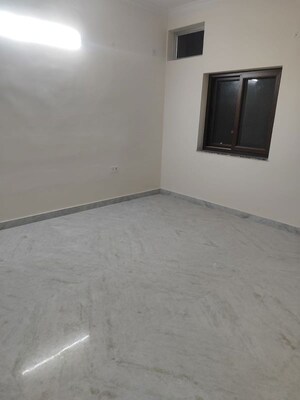 Room in 2 BHK Villa at RWA Apartments Sector 26, Sector 26 – for Rent